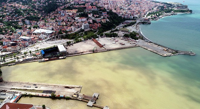 Zonguldak ta deniz çamur rengini aldı