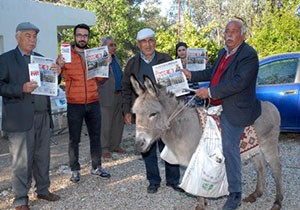 Eşeğiyle 'evet' kampanyası başlattı