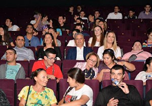 Başkan Uysal 'özel çocuklarla' sinemada