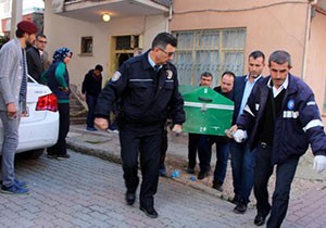 Evinin tuvaletinde enjektörlü ölüm