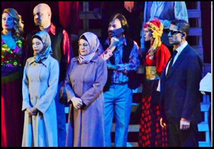 Opera sahnesinde türbana sessiz tepki