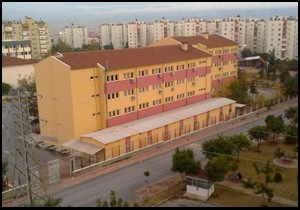 Lisede kısa etek giyen kızlara 'erkek timi'