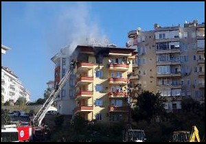 Alanya'da dubleks ev yandı