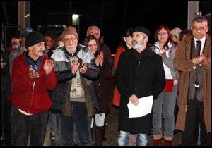 Evsizlere yemek ve giyecek yardımı