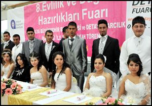 Evlilik fuarında evlendiler