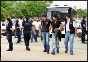 Antalya'da kobani eylemlerine katılan 13 kişi adliyede