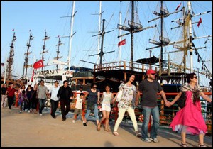 Alanya İskelesi'nde insan zincirli eylem