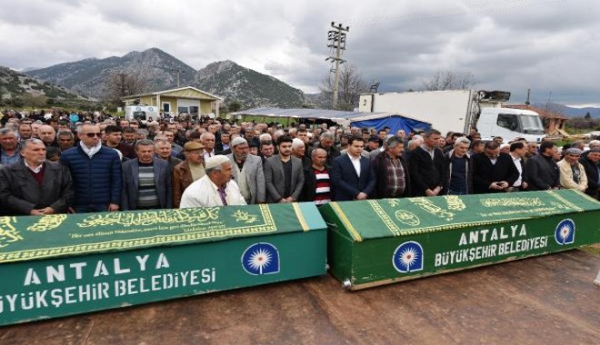 İki saat arayla ölen baba-oğul, yan yana defnedildi