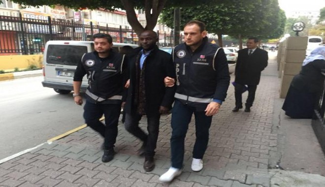 Kalpazanlar sahte paraları, otelde unutunca yakalanmış