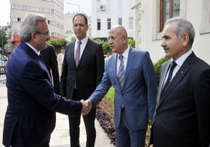 Vali Karaloğlu Antalya'da göreve başladı