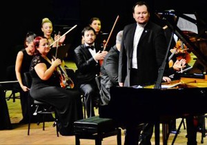 Konser'de Fazıl Say için destek alkışı