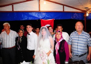 Gelin ve damat muratlarına erdi