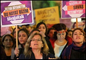 Feminist yürüyüş gergin başladı, sakin bitti