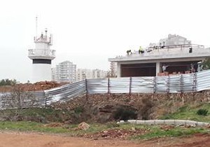 Ve o inşaata mühür