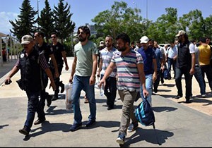 Alanya'da FETÖ'den gözaltına alınan akademisyenler adliyede