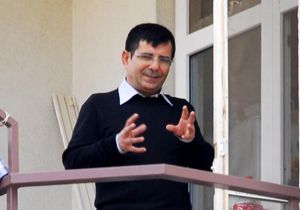 Antalya'da profesörün lojmanına baskın