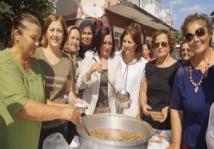 CHP, Finike'de aşure dağıttı