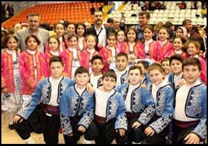 Aksu Ortaokulu folklor ekibi il birincisi