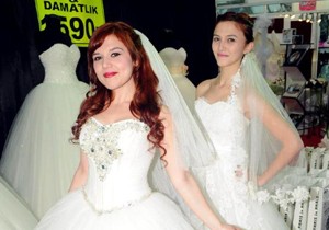 Evlilik fuarı gelin ve damat adaylarını sevindirdi