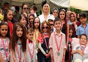 Fulden Uras, 'kelebek hastası' çocuklarla buluştu