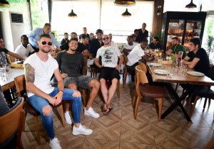 Futbolcular moral yemeğinde buluştu