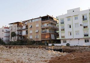 Göçmen Parkı'nda dere yatağı ortaya çıktı