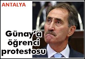 Ertuğrul Günay'a Antalya'da protesto gösterisi
