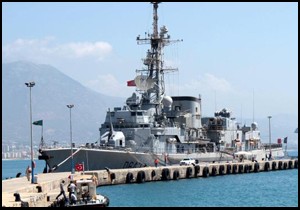 Fransız askeri gemi Alanya'da