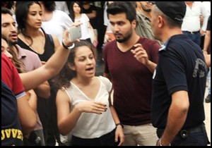 Akdeniz Üniversitesi'nde afiş gerginliği