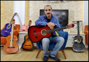 Muratpaşa'dan Batmanlı öğrencilere gitar