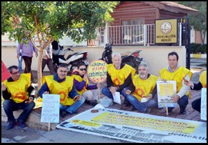 Milli eğitim önünde oturma eylemi