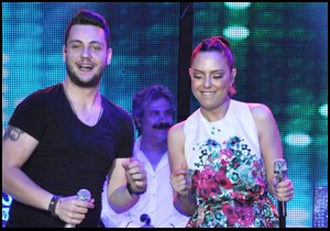 Ebru Gündeş yaz konserlerine başladı