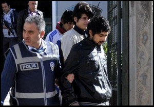 Oto hırsızları yakalandı