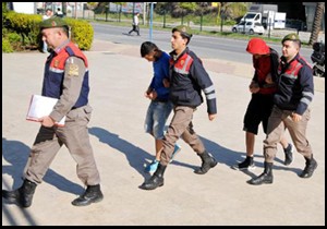 Ukraynalı turistin çantasını çalan iki kardeş yakalandı