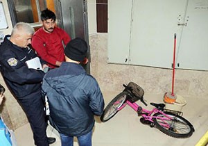 Motosikleti çaldı yerine sıfır bisiklet bıraktı