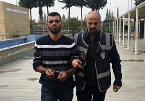 İşyerinin camını kırıp hırsızlık yaptı