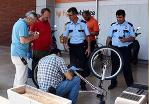Çaldığı bisikletin yerine eskisini bıraktı