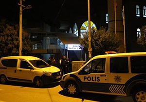 Sadaka kutusundan para çaldılar