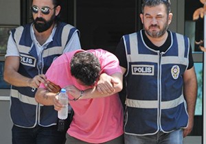 Hırsız kıyafetini değiştirirken yakalandı