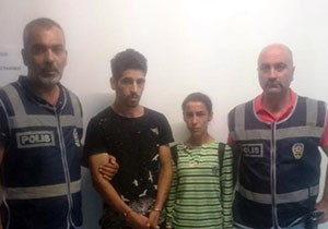 Eşi gözcülük yaparken kendisi evleri soydu