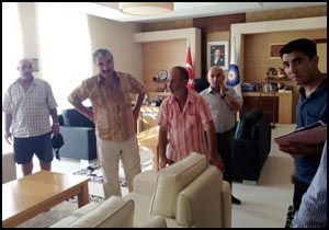 Haciz memurları Akaydın'ın odasında
