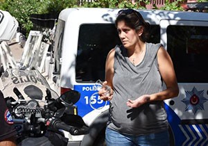 8 aylık hamile öğretim görevlisine gaspçı şoku