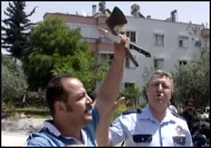 'Haraççı kardeşler' okul önünde bıçakladı