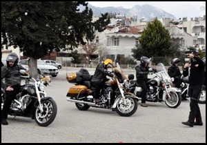 Harley tutkunlarına güvenli sürüş eğitimi