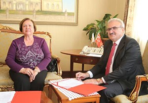 Valinin sesini taklit ederek hayırseveri dolandırmak istediler