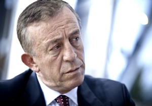 Ali Ağaoğlu parayı bastırdı köşe yazdı