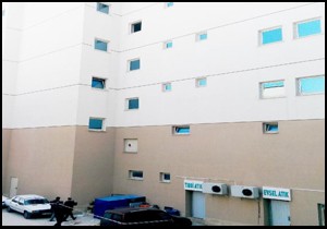 Hastanenin 3'üncü katından düşen hemşire öldü