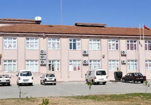 İlkokulda kızlı-erkekli oturma krizi çözülemedi