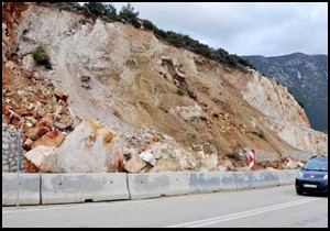 Kaş- Fethiye yolunda heyelan