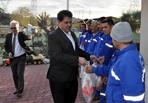 Başkan Gül'den belediye personeline hindi